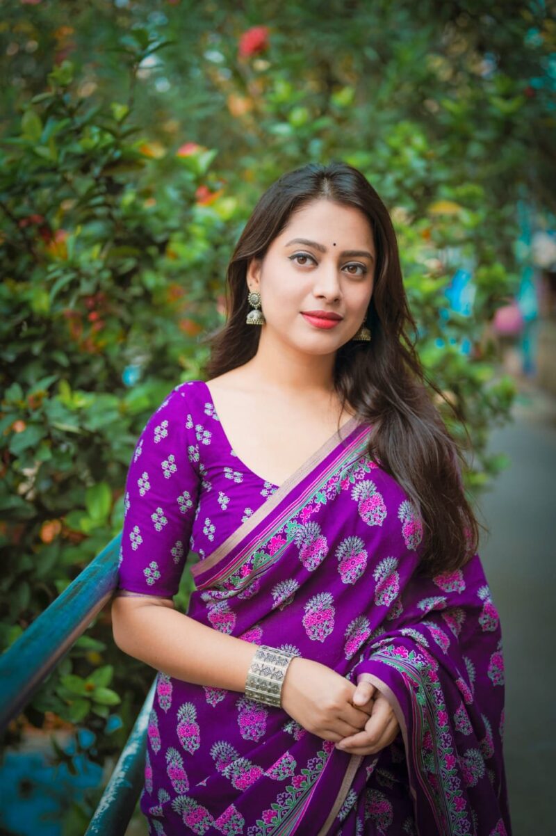 Soft Cotton Saree With Zari Woven Border.